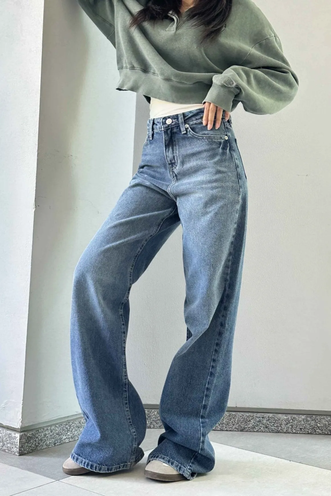 Baggy - Medium Blue Wash Jeans.