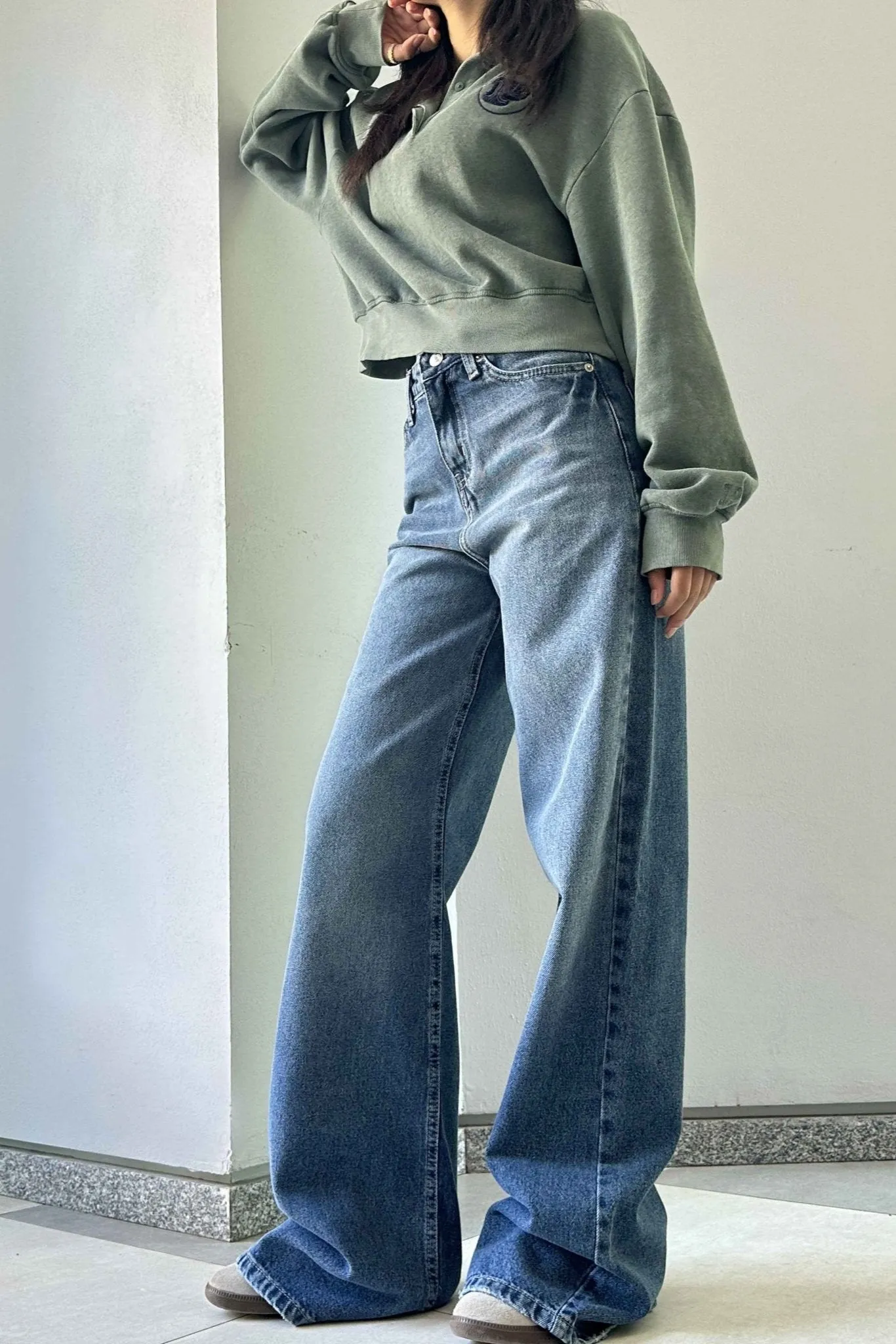 Baggy - Medium Blue Wash Jeans.