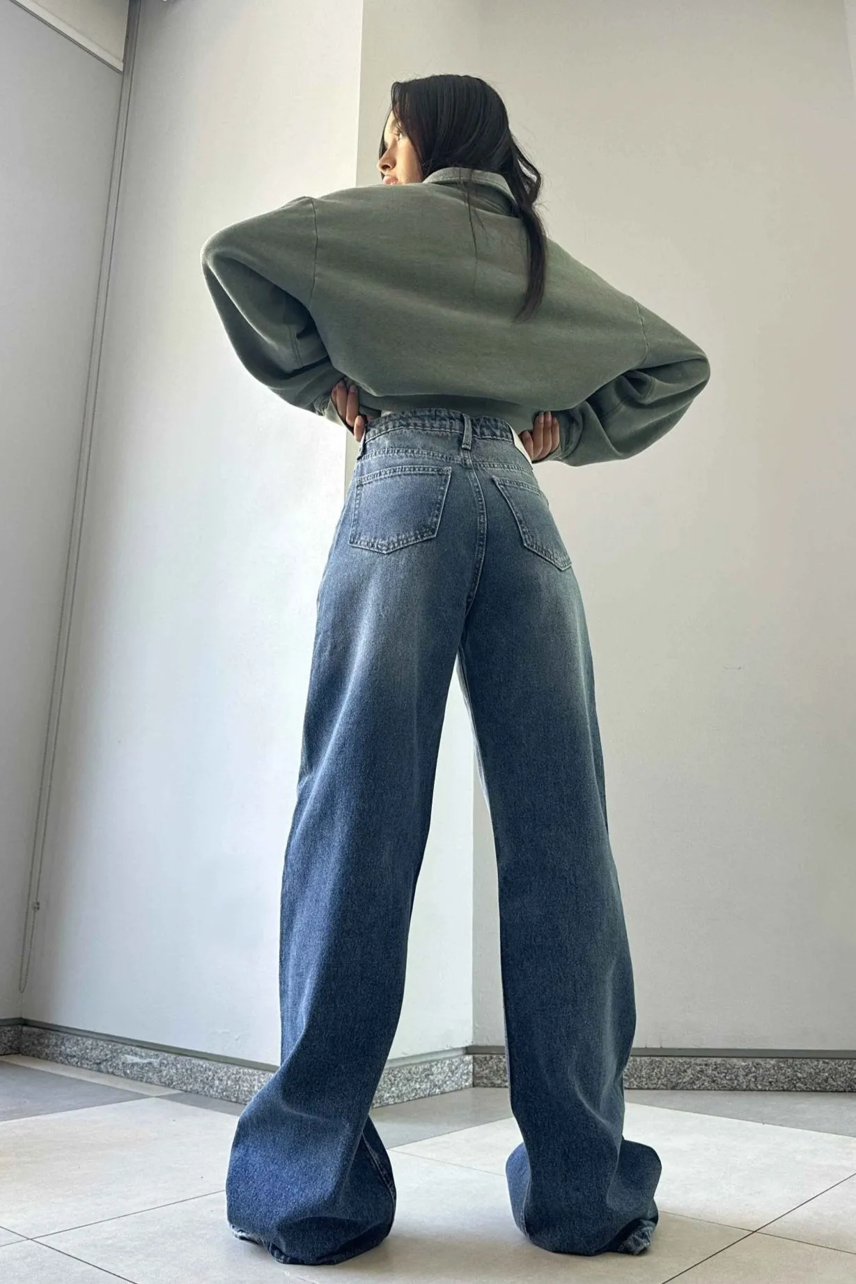 Baggy - Medium Blue Wash Jeans.