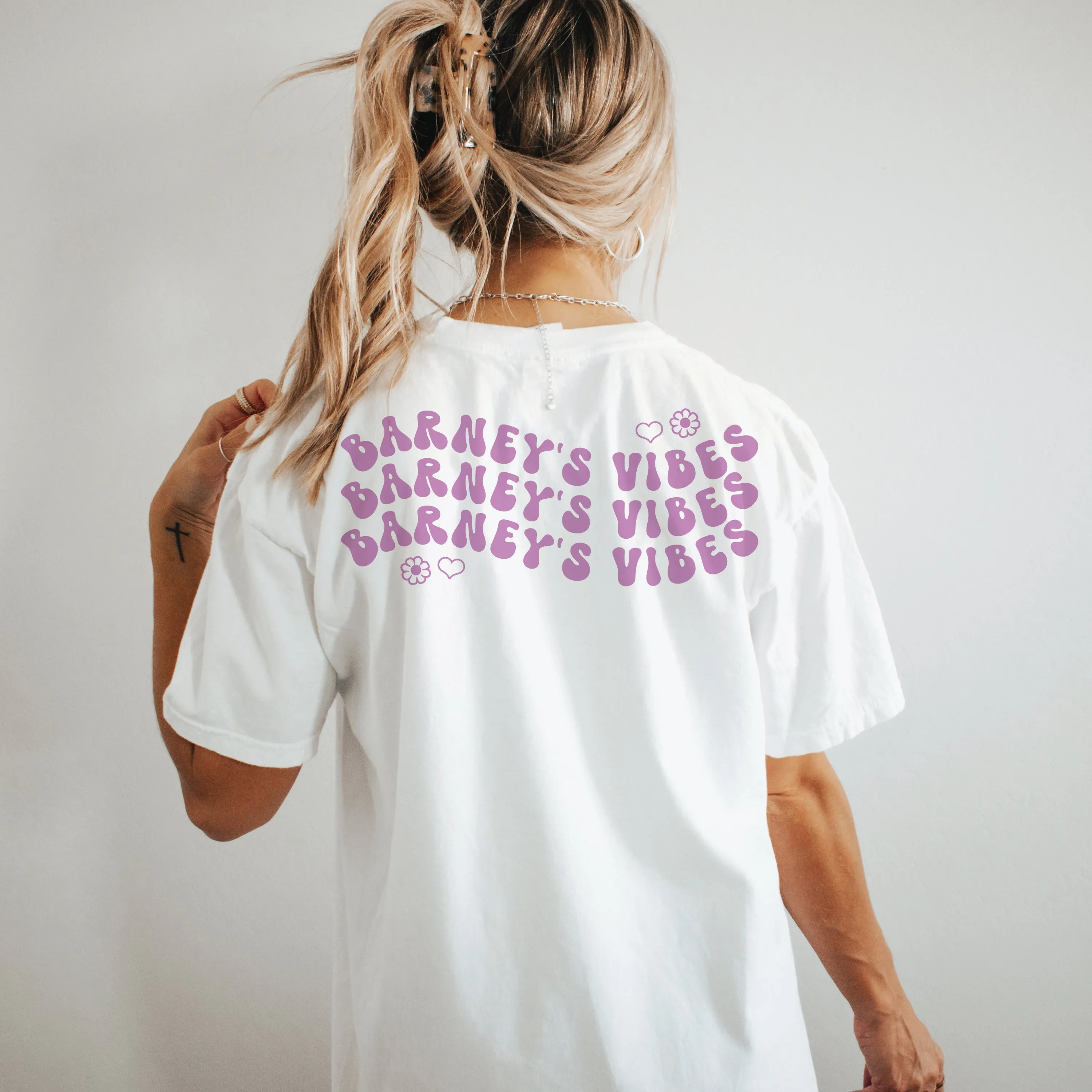 Barney's Vibes | BARNEY'S BEANERY - Women's Smiley Face Tee