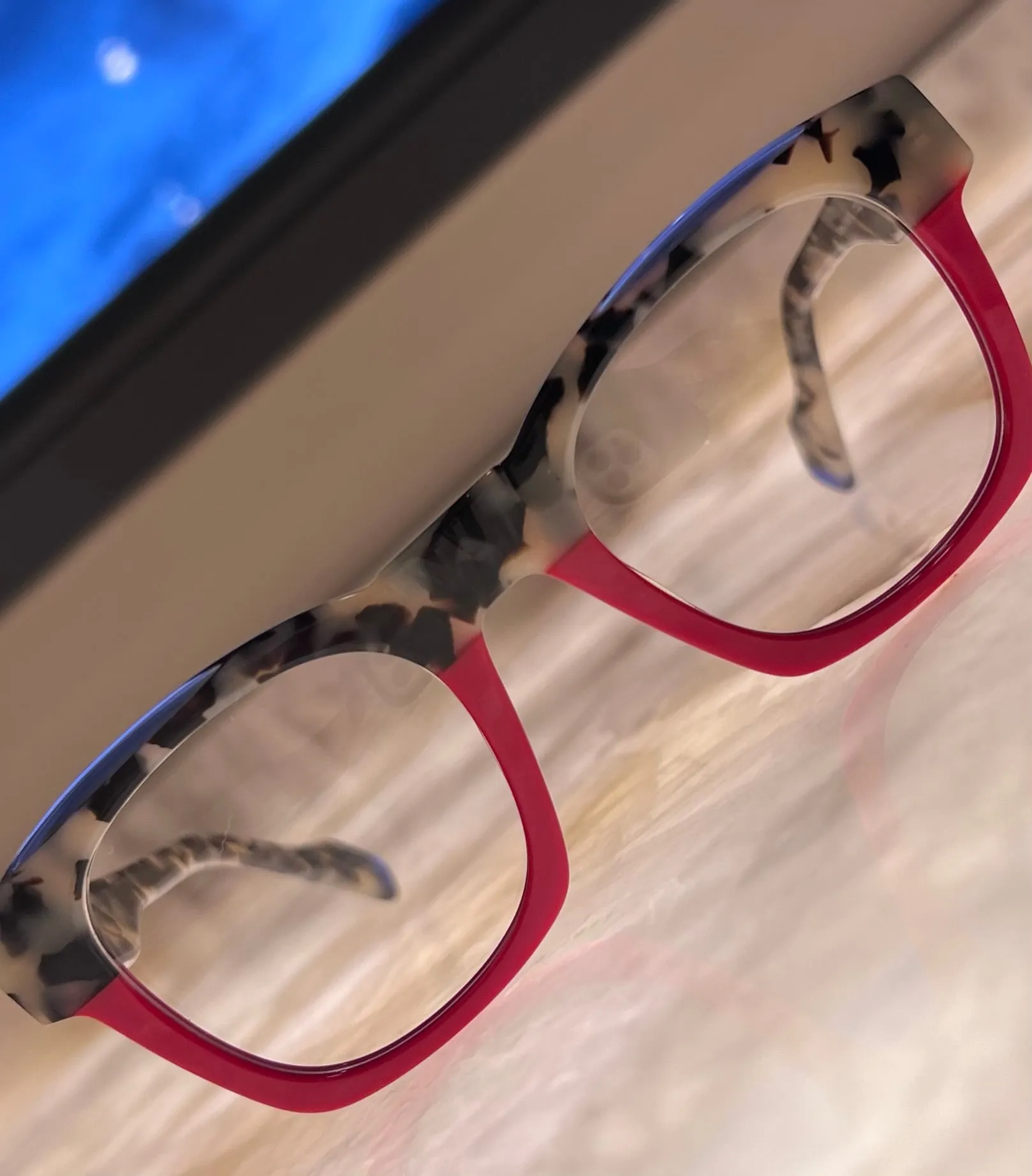 Bellagio Eyewear-Grey Tortoise & Red Squares-Model:Glam 21195 C2-Size: 49-22-148