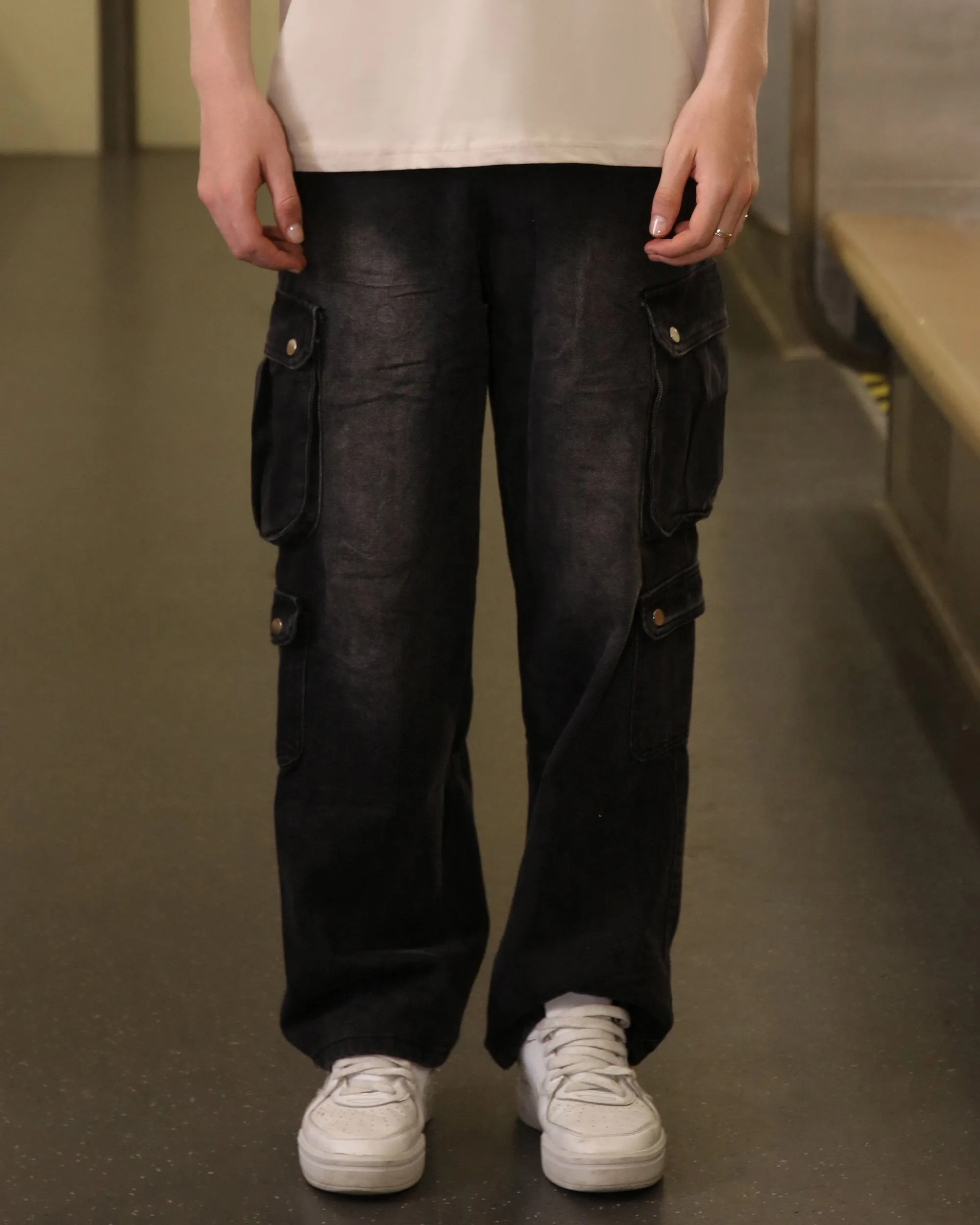 Essential Baggy Jeans: Black with Multiple Side Pockets-Mexico Local Delivery