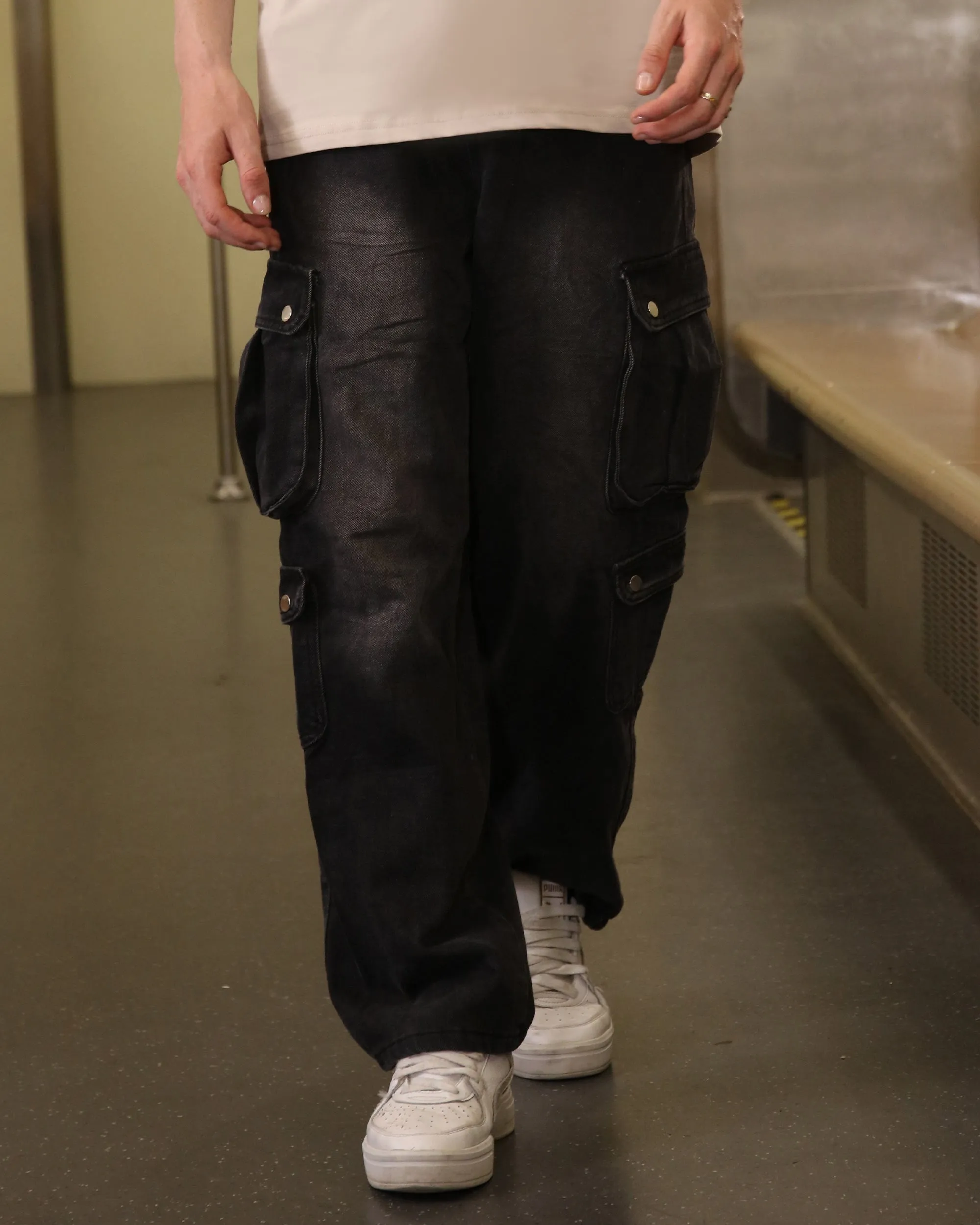 Essential Baggy Jeans: Black with Multiple Side Pockets-Mexico Local Delivery
