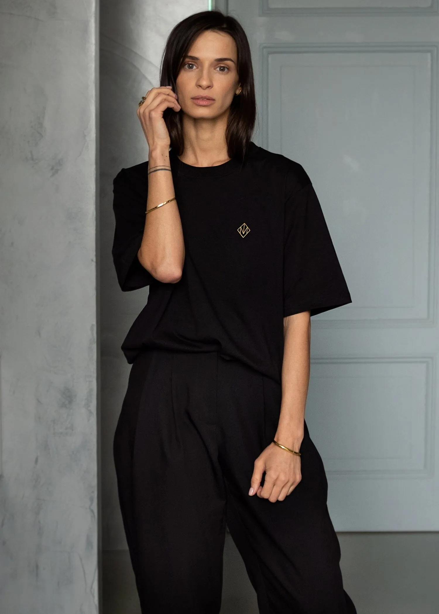 MVDT UNISEX T-shirts - Black