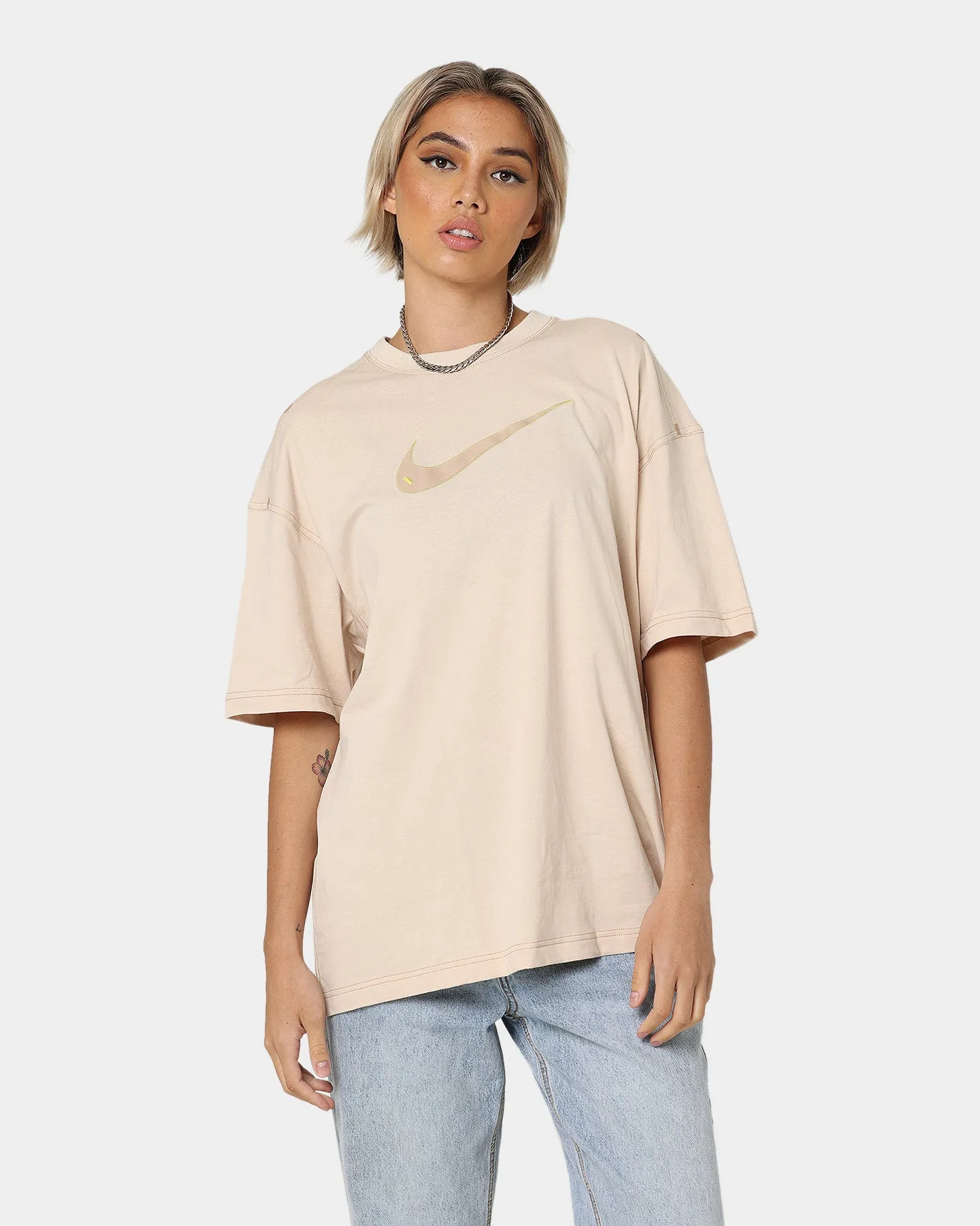 Nike Women's Sportswear Swoosh T-Shirt Sanddrift