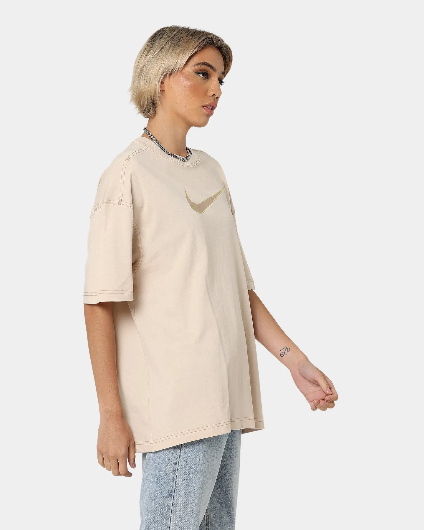 Nike Women's Sportswear Swoosh T-Shirt Sanddrift