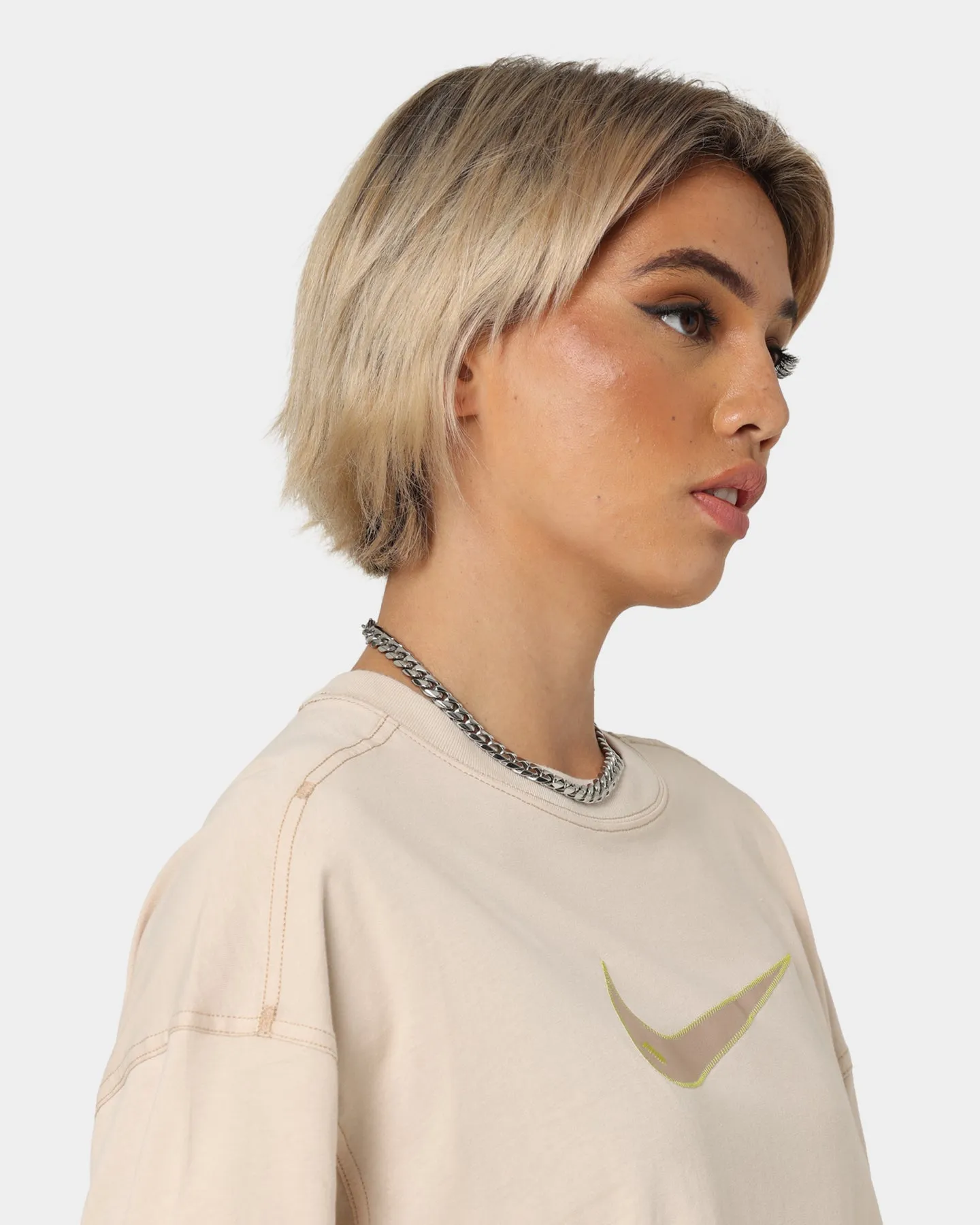 Nike Women's Sportswear Swoosh T-Shirt Sanddrift
