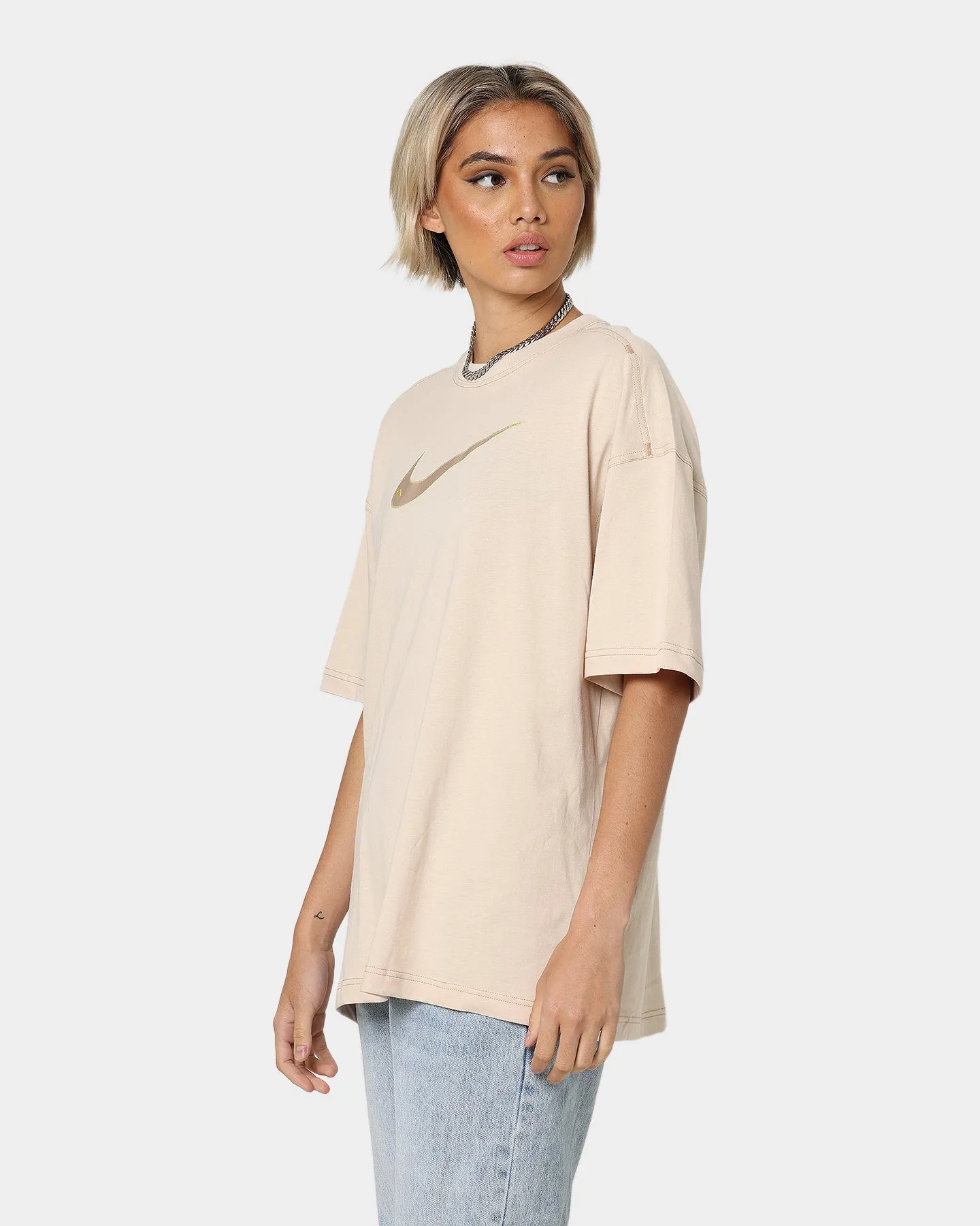 Nike Women's Sportswear Swoosh T-Shirt Sanddrift