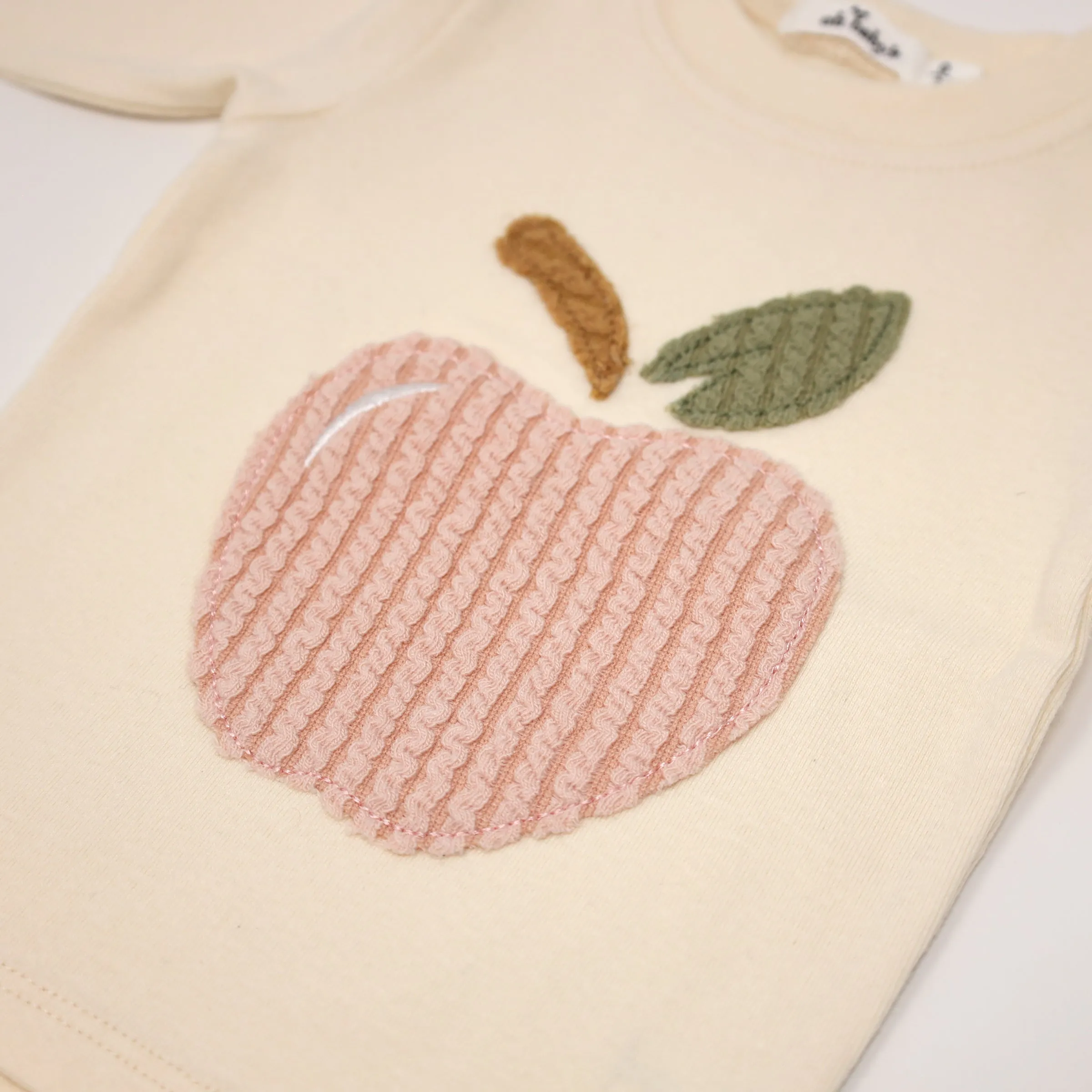 oh baby! Two Piece Set - Ribbed Pink Apple Applique - Vanilla