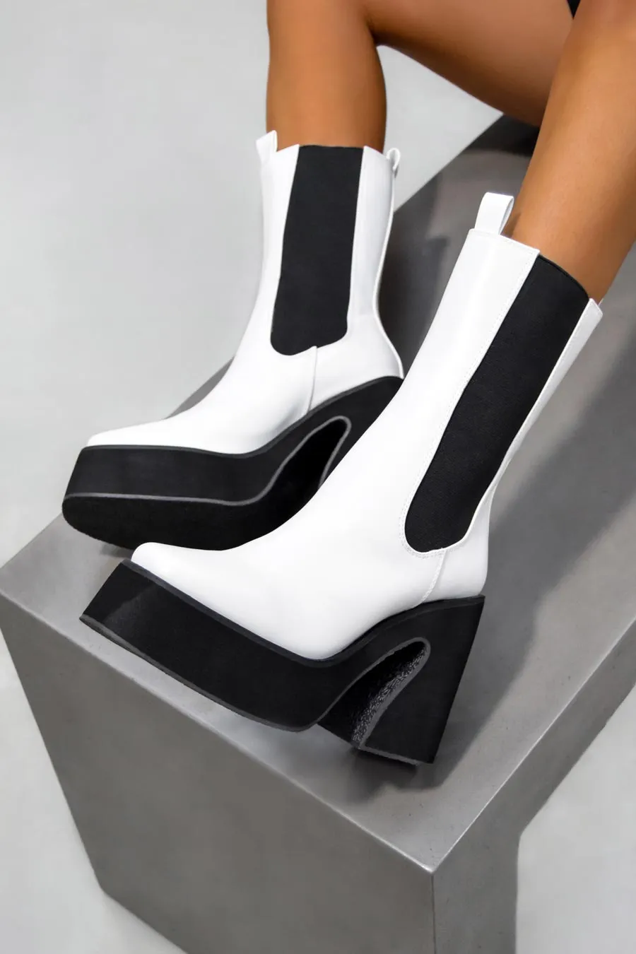 RISE Platform sock Fit Boots - White