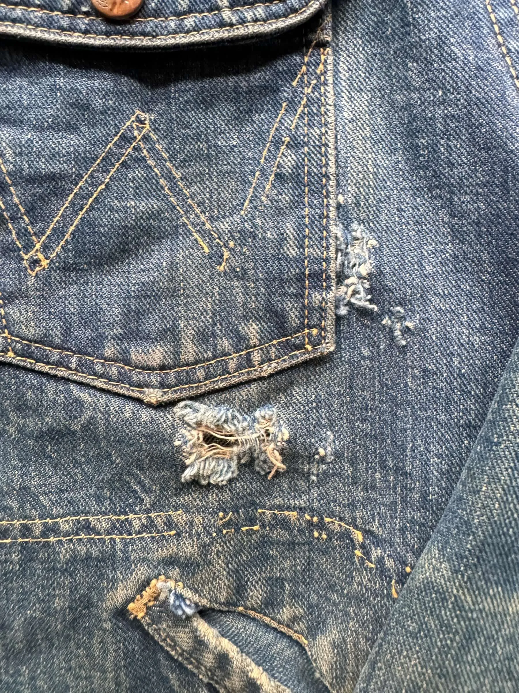 Vintage Distressed Wrangler Blue Bell 124MJ Denim Jacket SZ 42