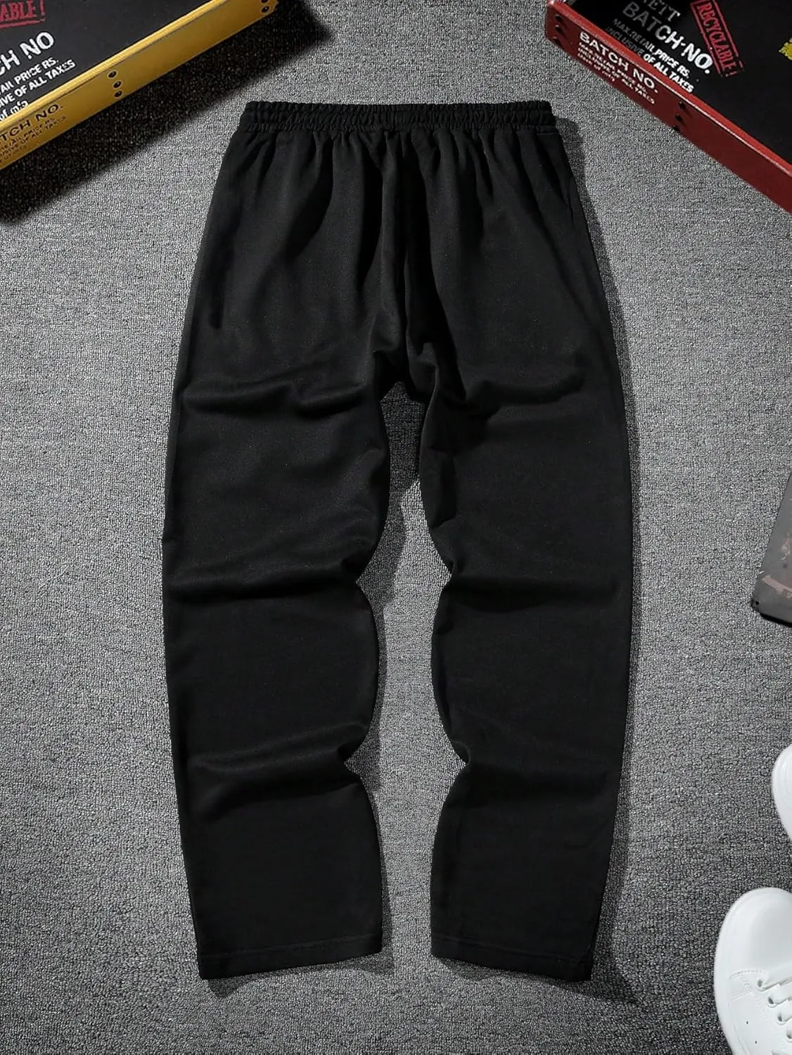 WDIRARA Men's Graphic Printed Stacked Sweatpants Flared Leg Y2K Drawstring Waisted Casual Jogger Pants with Pockets